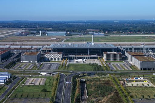 Aerial view, Berlin Brandenburg Airport. The photo may be used
exclusively for editorial purposes. Graphical changes are not
permitted, unless for the purpose of extracting the main motif.
Usage is free of charge on quoting the reference "Photo: (Günter
Wicker)/Berlin Brandenburg Airport" Weiterer Text über ots und
www.presseportal.de/nr/105323 /