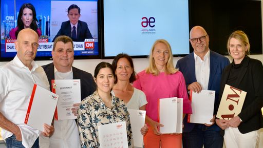  Fünf neue PR-Qualitätsauditoren aus Deutschland,
Österreich und der Schweiz zertifizieren ab sofort
Kommunikationsagenturen nach dem internationalen Consultancy
Management Standard (CMS) von ICCO: Hanning Kempe, Jürgen H.
Gangoly, Sachie Restelica (Prüfungkommission, TÜV Austria),
Alexandra Groß, Beate Heinrich, Reto Wilhelm, Anita Mohl (CMS Lead
Auditorin, GF AgencyExperts)
