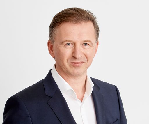  Die nachhaltigkeitsbezogenen regulatorischen Änderungen im
Finanzbereich haben eine wichtige, allerdings auch herausfordernde
Phase für institutionelle Investoren eingeleitet, die einer
bewussten Herangehensweise bedarf. Um möglichst solide
Handlungspläne schmieden und Risiken diskutieren zu können, ist ein
interdisziplinärer Diskurs hilfreich, an dem Investoren und andere
Experten auf der investESG.eu Plattform teilnehmen können.