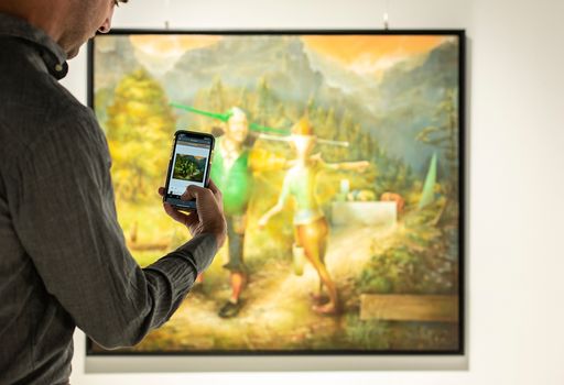 Ein Nutzer der web Applikation erhält ein Scan
Ergebnis bei einem Event in der Bakerhouse Gallery in Graz.