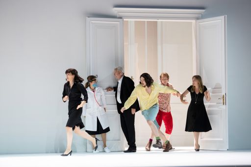 Vorschau Bild von Salzburger Festspiele 2020 Wolfgang Amadeus Mozart - Cosi fan
tutte Premiere am 2.August 2020 Musikalische Leitung: Joana Mallwitz
Regie: Christof Loy Bühne: Johannes Leiacker Kostüme: Barbara
Drosihn // Marianne Crebassa: Dorabella Lea Desandre: Despina
Johannes Martin Kränzle: Don Alfonso André Schuen: Guglielmo Bogdan
Voklov: Ferrando Elsa Dreisig:Fiordiligi. Weiterer Text über ots und
www.presseportal.de/nr/9021 / Die Verwendung dieses Bildes ist für
redaktionelle Zwecke honorarfrei. Veröffentlichung bitte unter
Quellenangabe: "obs/ARTE G.E.I.E./© SF / Monika Rittershaus"