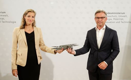 Austro Control Geschäftsführerin Valerie Hackl &
Staatssekretär Magnus Brunner