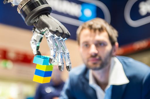  Das Thema "Next Generation Workforce - Upskilling for Robotics"
wird von Experten auf dem IFR Executive Round Table am 9. Dezember
auf der weltweit führenden Messe für smarte Automation und Robotik
"automatica" in München diskutiert. Weiterer Text über ots und
www.presseportal.de/nr/115415 / Die Verwendung dieses Bildes ist für
redaktionelle Zwecke honorarfrei. Veröffentlichung bitte unter
Quellenangabe: "obs/The International Federation of Robotics/Thomas
Plettenberg"