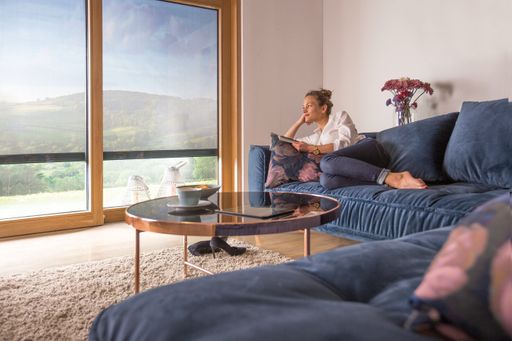 Die Netzmarkise ist ein Ganzjahresprodukt, da sie
im Sommer vor Hitze schützt und an kalten Tagen einen Wärmeverlust
verhindert.