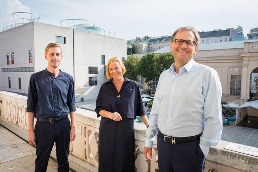 Vorschau Bild von Im Bild v.l.n.r.: Andreas Vierziger (Kurator "So
klingt Österreich"), Petra Stolba (Geschäftsführerin Österreich
Werbung), Christian Strasser (Direktor MuseumsQuartier Wien)