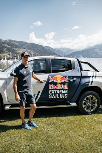 Hans-Peter Steinacher übernimmt den neuen Fuhrpark
von Mitsubishi Motors Österreich