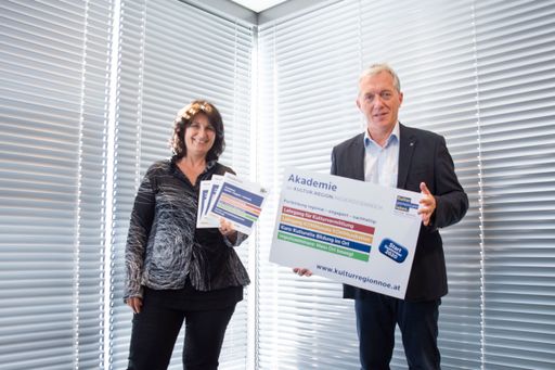 Vorschau Bild von Akademieleiterin Helga Steinacher und
Kultur.Region.Niederösterreich-Geschäftsführer Martin Lammerhuber
präsentieren die neue Akademie der Kultur.Region.Niederösterreich.