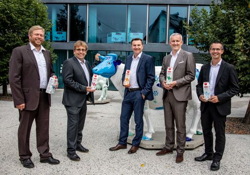 GF Andreas Gasteiger mit den neuen Aufsichtsräten
der SalzburgMilch (im Bild v.l.n.r. Johannes Lackner, Robert
Leitner, Andreas Gasteiger, Alexander Deopito und Roman Schörghofer
)