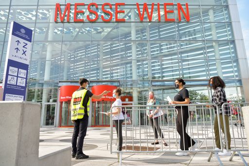 Vorschau Bild von https://www.apa-fotoservice.at/galerie/23424 - An der MedUni Wien
nahmen insgesamt 6.116 Personen am Aufnahmetest teil – davon 4.362
in Wien, 1.754 in Salzburg. Ursprünglich waren 8.620 Anmeldungen
eingegangen.