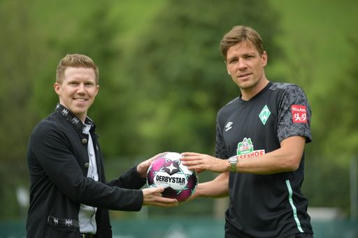  Christian Daum, GF TVB Zell-Gerlos (l.) begrüßte Clemens Fritz,
Leiter Profifußball bei Werder Bremen.