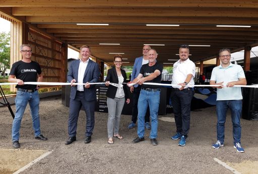 Von links: Projektleiter Michael Sternig,
Bürgermeister Günther Albel, Tourismusstadträtin Katharina Spanring,
Regionsgeschäftsführer Georg Overs, Tourismusverband-Vorsitzender
Gerhard Stroitz, Vorstandsmitglied Marcus Hartinger und
Vorsitzender-Stellvertreter Dr. Martin Domenig.