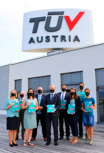TÜV AUSTRIA Group CEO Dr. Stefan Haas präsentiert
mit der TÜV AUSTRIA Akademie das neue Kursprogramm 2021.
www.tuv-akademie.at
