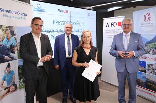 https://www.apa-fotoservice.at/galerie/23367 Im Bild v.l.n.r.:
Dr. Markus Schwarz (SeneCura COO), em.o.Univ.Prof. Dr. Christoph
Badelt (Österreichisches Institut für Wirtschaftsforschung), PD Dr.
Ulrike Famira-Mühlberger, PhD (Österreichisches Institut für
Wirtschaftsforschung), Mag. Alfred Riedl (Präsident Österreichischer
Gemeindebund)