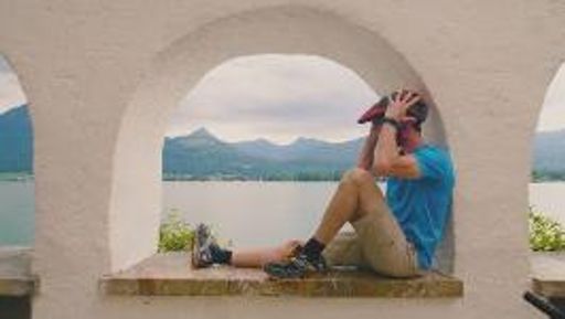 St. Wolfgang, ein idyllischer traditionsreicher
Ort im Salzkammergut, malerisch schön gelegen am Wolfgangsee, seit
Jahrzehnten bekannt als Kulisse für diverse Filmproduktionen. In den
letzten Wochen ist die Idylle jedoch etwas verblasst. Der Ort ist
hauptsächlich wegen einem Thema in Erscheinung getreten: Covid-19.