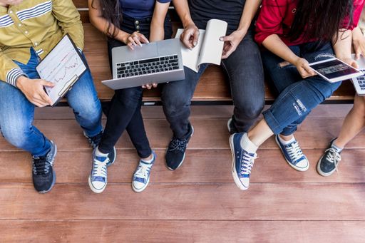  Die Schulentwicklungs-Offensive „Schule lernt
Lernen“ geht mit einem Maßnahmenpaket für Innovationsprojekte an den
Start