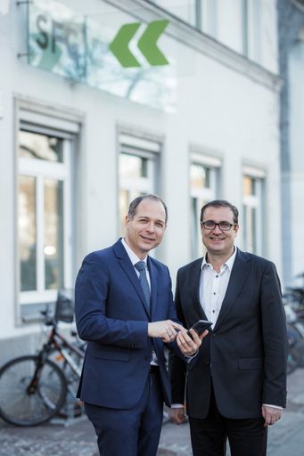 SkinScreener Gründer Dr. Michael Tripolt mit SFG-Geschäftsführer
Christoph Ludwig (v. l.)