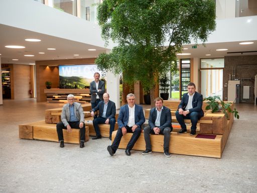 Vorschau Bild von Hargassner und Gilles nach der
Vertragsunterzeichnung in der Hargassner Energy World