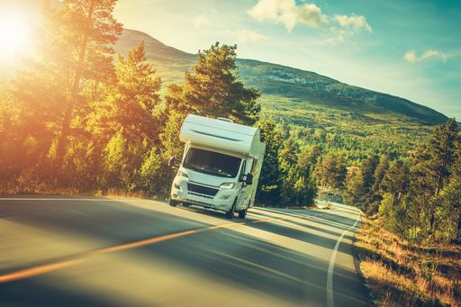  Dank smarter Parksäulen lösen die Gemeinden die
Parksituation von Campern