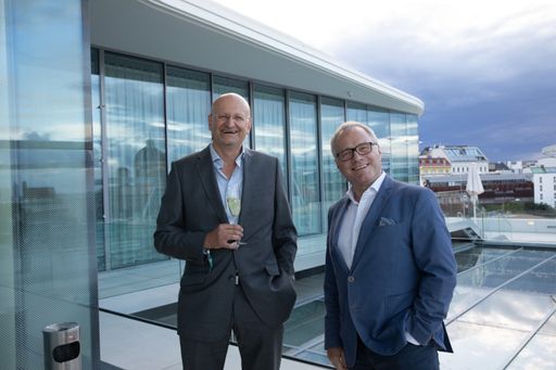 Vorschau Bild von v.l.n.r.: ORF III-Geschäftsführer Peter Schöber, ORF
Wien-Chefredakteur Paul Tesarek