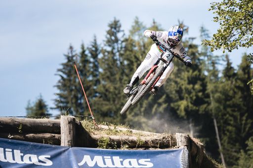 Lokalmatadorin Vali Höll beim Downhill Weltcup in
Leogang 2019 startet 2020 bei der WM erstmals in der Elite