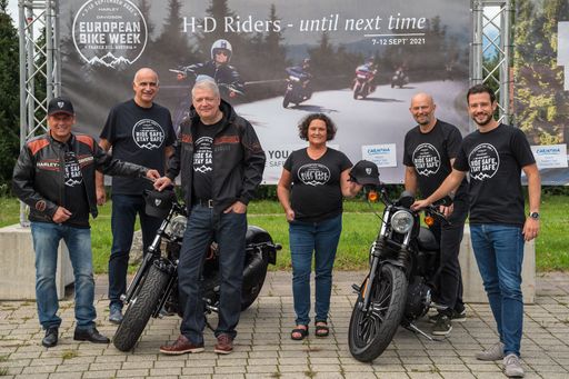 Finkensteins Bürgermeister Christian Poglitsch, GF
Region Villach Georg Overs, Sven Kielgas von Harley-Davidson, Obfrau
des TVB Finkenstein Michaela Wiednig-Tiefenbacher, GF Kärnten
Werbung Christian Kresse, Tourismus-Landesrat Sebastian Schuschnig
(v.l.)