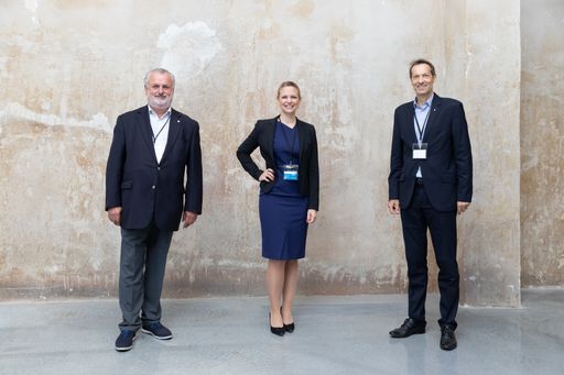 Veranstalterin Iris Einwaller (epmedia
Werbeagentur, mi.) und die Mitinitiatoren Peter Engert (ÖGNI, li.)
und Wolfgang Kradischnig (Delta Holding, re.)