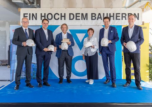 v.l.n.r: Dr. Gerald Höninger (DYWIDAG), DI Walter
Hammertinger (Value One), Mag. Michael Griesmayr (Value One),
Gemeinderätin Waltraud Karner-Kremser (Stadt Wien), DI Hubert
Wetschnig (HABAU), BV-Stv. Mag. Bernhard Seitz (Leopoldstadt)