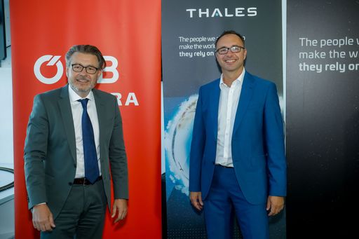 Vorschau Bild von Im Bild: links Hannes BOYER, CEO Thales in
Österreich, rechts: Johann Pluy, Mitglied des Vorstands
ÖBB-Infrastruktur AG