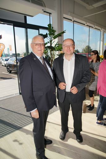 Vorschau Bild von Nachhaltige Partnerschaft: Betten
Reiter-Geschäftsführer Peter Hildebrand (links) und Hartwig Kirner,
Geschäftsführer von Faitrade Österreich.