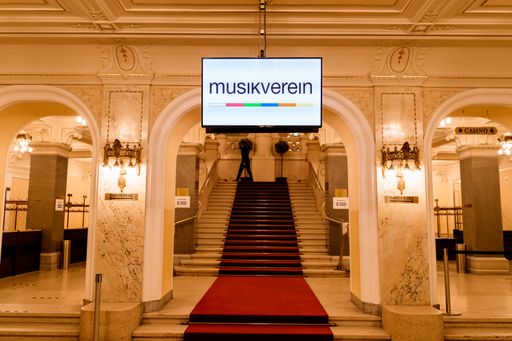 https://www.apa-fotoservice.at/galerie/23619
Programmpräsentation des Musikverein Graz im Sofiensaal: Michael
Nemeth (Generalsekretär, Musikverein Graz), Evelyn Bauer
(Steiermärkische Sparkasse), Franz Harnoncourt-Unverzagt (Präsident,
Musikverein Graz)