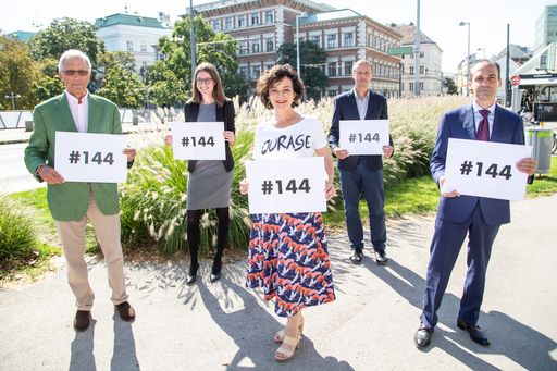 https://www.apa-fotoservice.at/galerie/23770 Im Bild v.l.n.r.:
Ferry Mayer, ehem. Co-Flüchtlingskoordinator der Bundesregierung;
Judith Kohlenberger, Migrationsforscherin; Katharina Stemberger,
Schauspielerin; Marcus Bachmann, Ärzte ohne Grenzen; Stefan A.
Sengl, Unternehmer