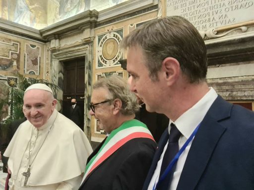  Papst Franziskus_Lampedusas Bgm. Toto
Martello_Traiskirchens Bgm. Andreas Babler
