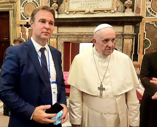 Vorschau Bild von Traiskirchens Bgm. Andreas Babler mit Papst
Franziskus