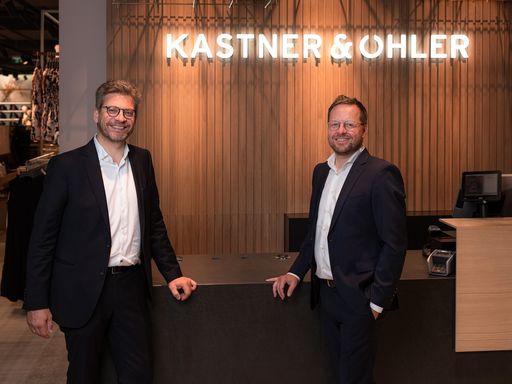 (v. l. n. r.): Martin Wäg, K&Ö
Vorstandsvorsitzender und Alexander Petrskovsky, K&Ö Vorstand am
neuen K & Ö-Standort im Kaufhaus Tyrol