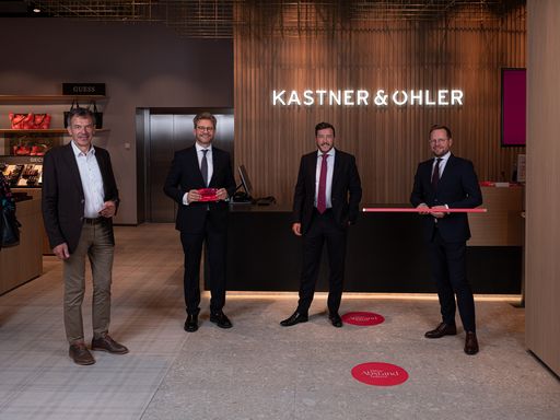  (v.l.n.r.): Georg Willi, Bürgermeister von
Innsbruck, Kastner & Öhler-Vorstandsvorsitzender Martin Wäg, René
Benko (SIGNA Gründer & Beiratsvorsitzender) sowie Alexander
Petrskovsky, Kastner & Öhler-Vorstand bei der heutigen K &
Ö-Eröffnung im Kaufhaus Tyrol.