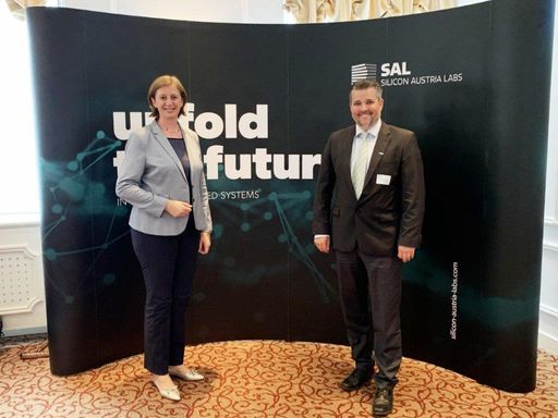 Vorschau Bild von Landesrätin Barbara Eibinger-Miedl und
SAL-Geschäftsführer Gerald Murauer