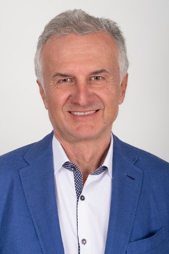 Vorschau Bild von KR Dr. Emmerich Selch | CEO Morawa Group