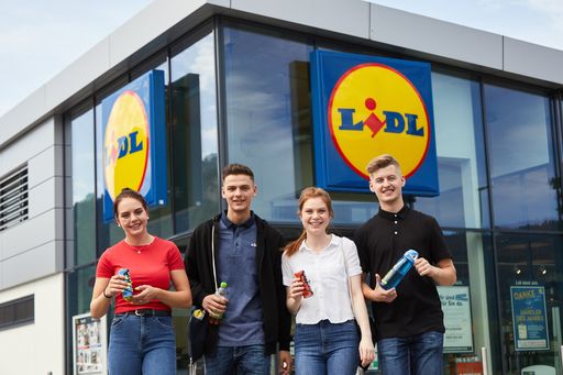 2021 nimmt Lidl Österreich 172 Lehrlinge auf. Bereits im ersten
Lehrjahr warten 1.000 Euro Lehrlingsentschädigung.