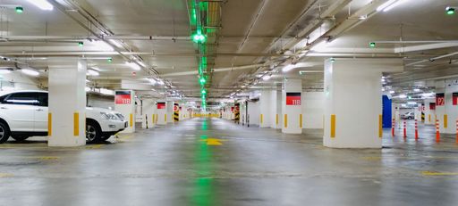 Vorschau Bild von Die in Wiener Neudorf ansässige Indect Electronics
& Distribution GmbH hat denTiefgaragenkomplex der vom
Mineralölkonzern Petronas gebauten Wolkenkratzerpaares in Kuala
Lumpur, der Hauptstadt Malaysias, mit ihren innovativen
Parkleitsystemen ausgestattet.