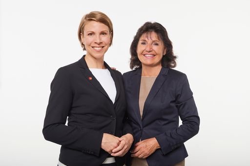 Vorschau Bild von Mag.a (FH) Ivana Bacanovic (Geschäftsführerin ROTE
NASEN Österreich), Martin Kotal alias Ernesto (Künstlerischer Leiter
ROTE NASEN Österreich) und Claudia Pallasser (Geschäftsführerin
ClownDoctors Salzburg) gehen ab sofort gemeinsame Wege