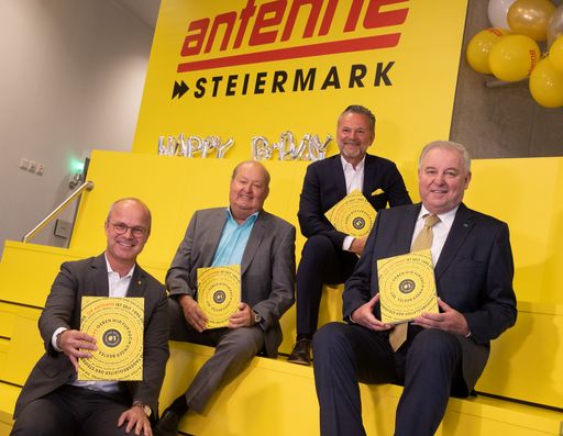 Vorschau Bild von Styria Vorstand Markus Mair, Antenne Gründungsgeschäftsführer
Alfred Grinschgl, Antenne Geschäftsführer Gottfried Bichler,
Landeshauptmann Hermann Schützenhöfer