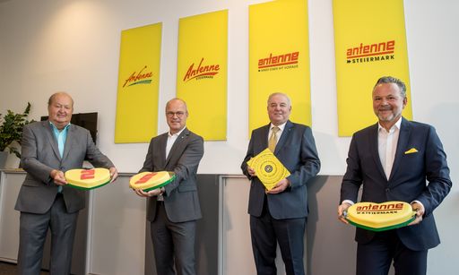 Vorschau Bild von Antenne Gründungsgeschäftsführer Alfred Grinschgl, Styria
Vorstand Markus Mair, Landeshauptmann Hermann Schützenhöfer, Antenne
Geschäftsführer Gottfried Bichler,
