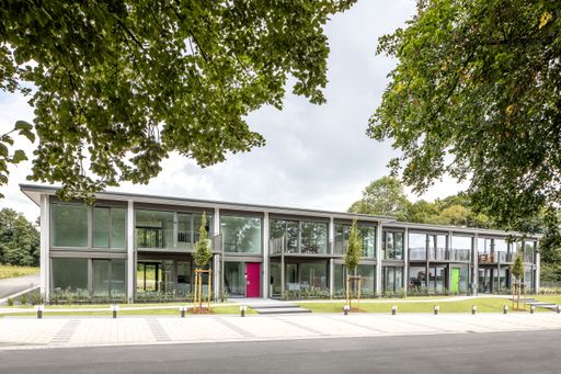  Hybridkonzept für mehrgeschossige Immobilien von HUF HAUS:
flexibel skalierbar, wirtschaftlich, schlüsselfertig / Die hybride
Formel von HUF HAUS ist flexibel skalierbar und wird individuell für
den Kunden geplant und schlüsselfertig gebaut / Weiterer Text über
ots und www.presseportal.de/nr/77085 / Die Verwendung dieses Bildes
ist für redaktionelle Zwecke honorarfrei. Veröffentlichung bitte
unter Quellenangabe: "obs/HUF HAUS GmbH & Co. KG/Photographer:
Christoph Seelbach"
