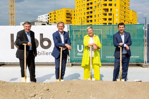  v. l. n. r.: Alfred Vandrovec (PORR), Gerald Beck
(UBM), Ursula Lichtenegger (Bezirksvorsteherin 2. Bezirk), Thomas
Auböck (KIBB)