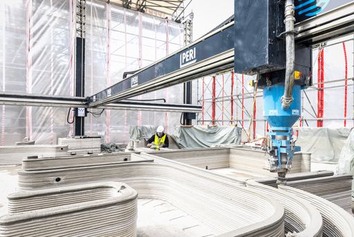 Vorschau Bild von 3D-Betondruck Druckvorgang auf der Baustelle in Beckum,
Nordrhein-Westfalen / Weiterer Text über ots und
www.presseportal.de/nr/148449 / Die Verwendung dieses Bildes ist für
redaktionelle Zwecke honorarfrei. Veröffentlichung bitte unter
Quellenangabe: "obs/PERI GmbH"