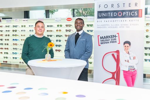  https://www.apa-fotoservice.at/galerie/23895 Neues
Leben für alte Brillen - Österreichweit sammeln die Partner von
UNITED OPTICS alte Brillenfassungen um sie dem Projekt "One Heart
Umunohu" von Dr. Emeka Emeakaroha in Nigeria zugute kommen zu
lassen.
