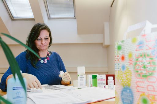 Vorschau Bild von Foto einer Pflegesituation mit Pflegefachaufsicht
Barbara Waldner