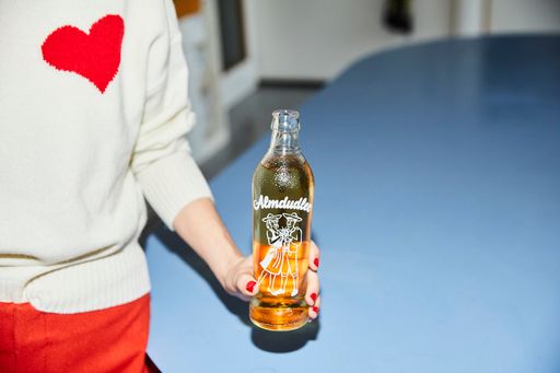 Vorschau Bild von Almdudler ist weit mehr als ein einzigartiges
Geschmackserlebnis – Almdudler ist das österreichische
Nationalgetränk.