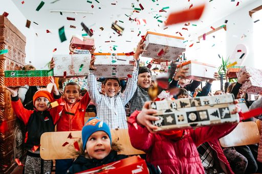 Strahlende Kinderaugen bei einer Geschenkverteilung in Rumänien
2020 / Weiterer Text über ots und www.presseportal.de/nr/56021 / Die
Verwendung dieses Bildes ist für redaktionelle Zwecke honorarfrei.
Veröffentlichung bitte unter Quellenangabe: "obs/Samaritan's Purse
e. V./David Vogt"