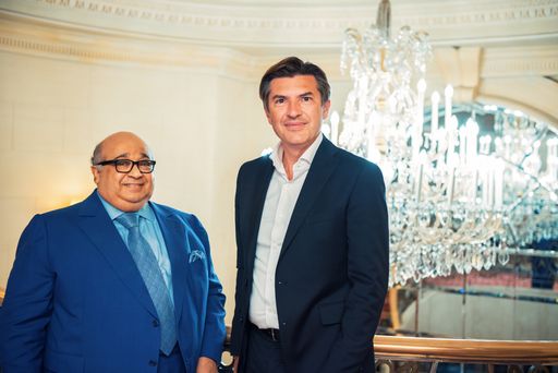 Scheich Mohamed bin Issa al Jaber und Robert
Zadrazil, CEO der Bank Austria UniCredit